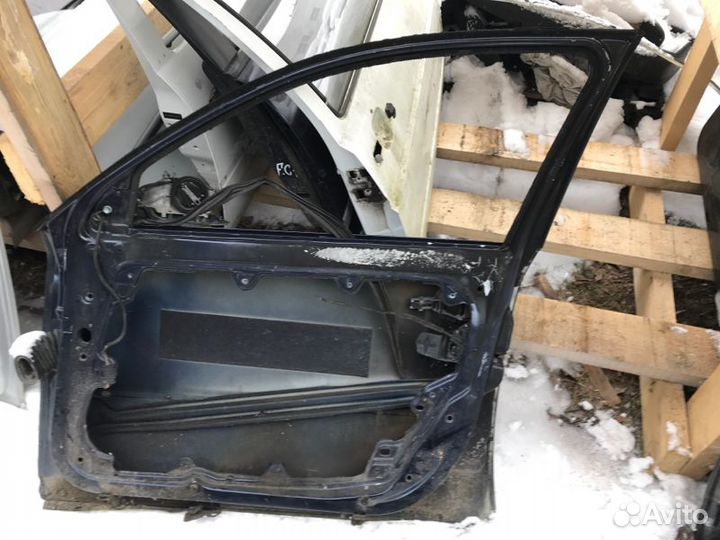 Дверь передняя правая Volkswagen Passat B5