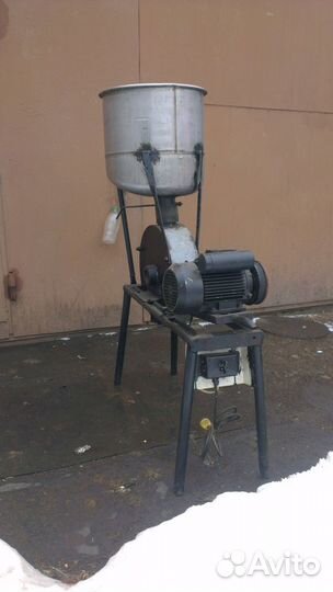 Продаю зернодробилки