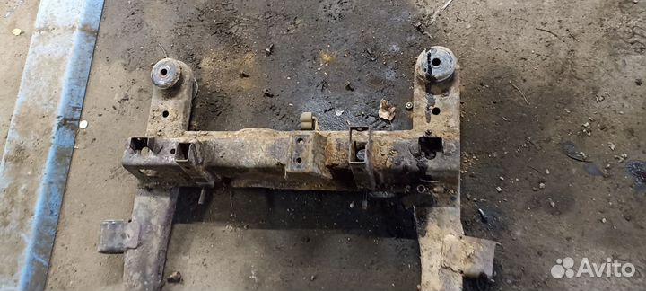 Передний подрамник Kia carnival 2002-2006