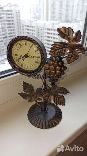 Настольные часы в рабочем состоянии СССР виноград