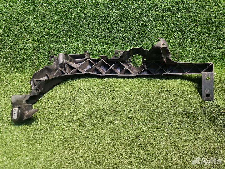 Кронштейн фары правый BMW E90