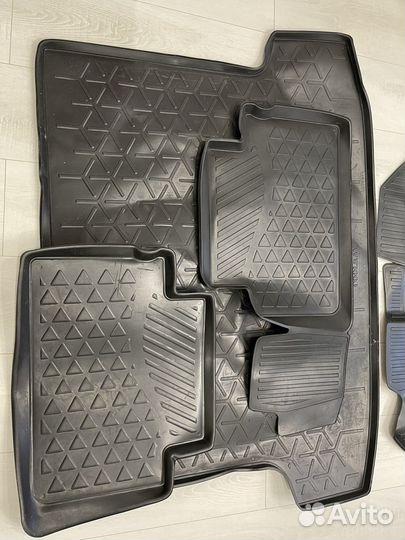 Автомобильные коврики резиновые
