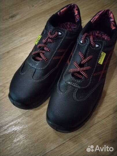 Кроссовки женские 37 размер