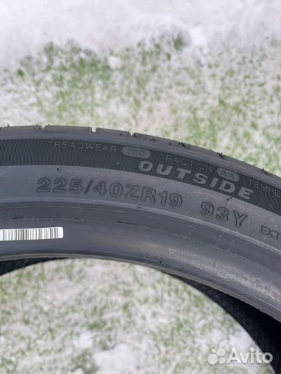 Royal Black Royal Explorer II 225/40 R19 93Y