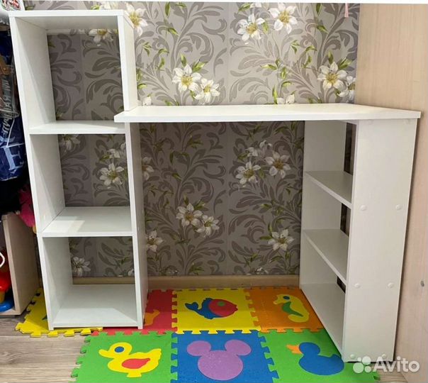 Стол детский с полками