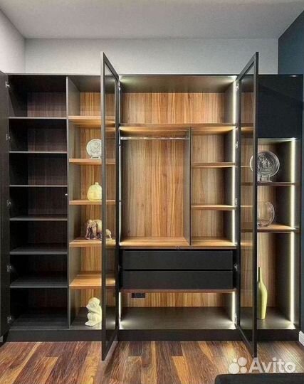 Шкаф с встроенной гладильной доской