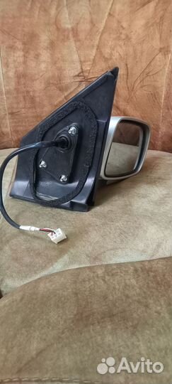 Зеркало правое toyota yaris