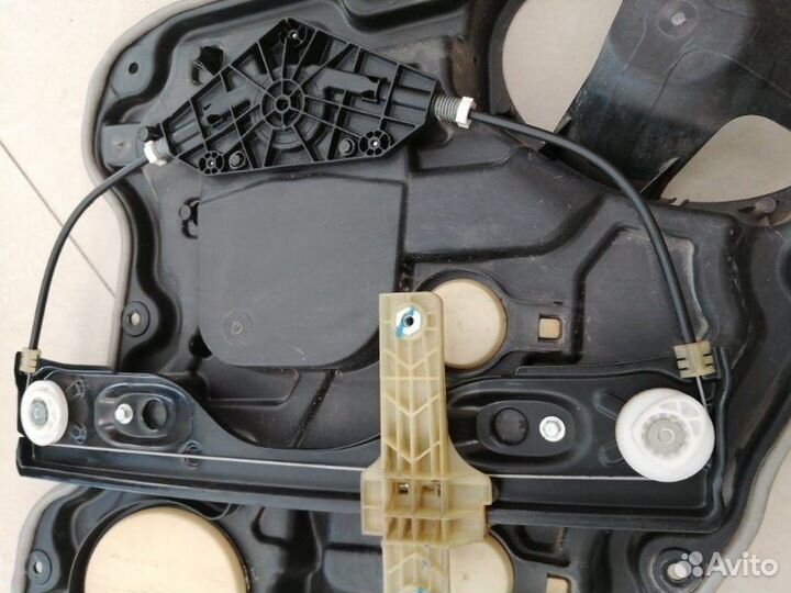 Стеклоподъемник задний правый Jeep Cherokee KL ED6