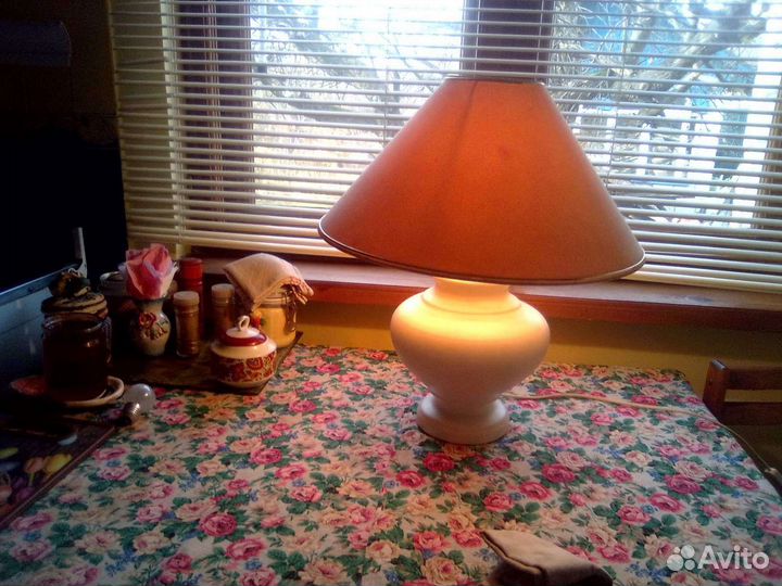 Лампа настольная
