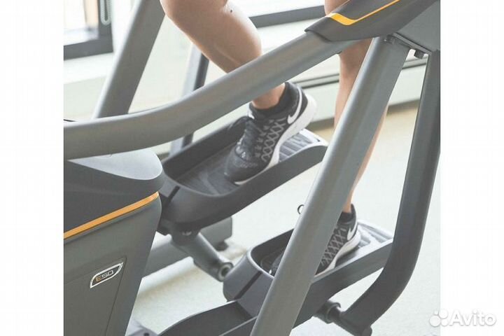 Эллиптический тренажер Matrix E30XER, черный