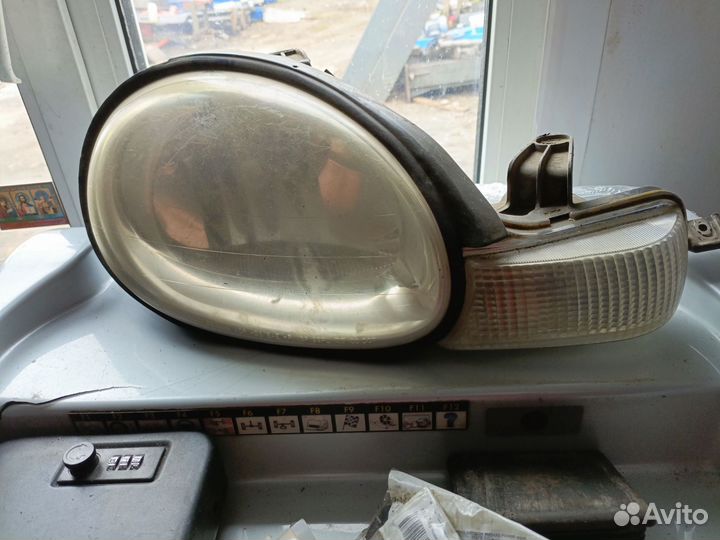 Фара правая Додж Неон