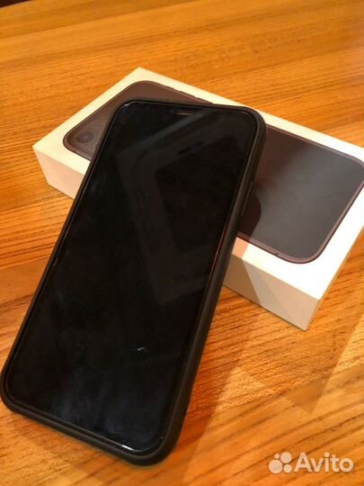 Телефон iPhone 11