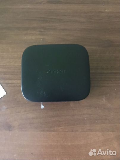 Тонометр на запястье omron