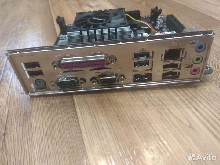 Материнская плата с встроенным цп GA-E2500N