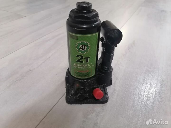 Домкрат гидравлический бутылочный