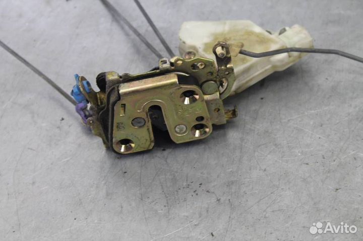 Замок двери передней правой Nissan X-Trail T30