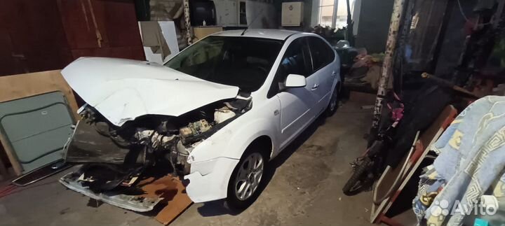 Ford Focus 1.6 МТ, 2007, битый, 200 000 км