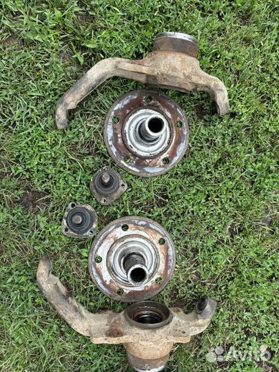 Поворотный кулак niva