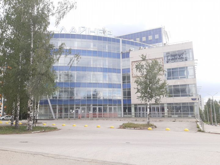 Торговая площадь 1537 м²
