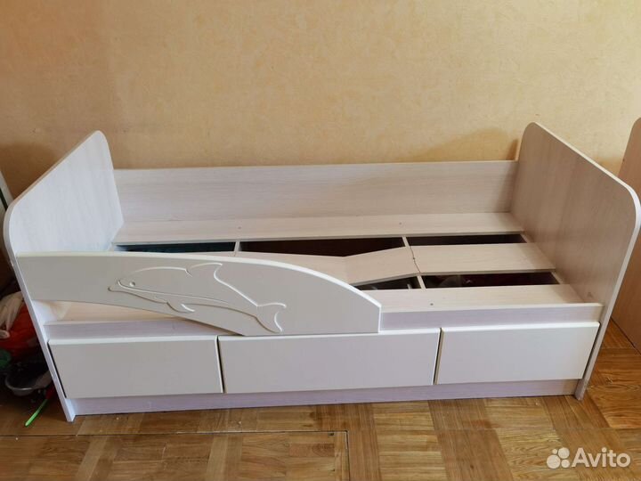 Детская кровать с дельфином
