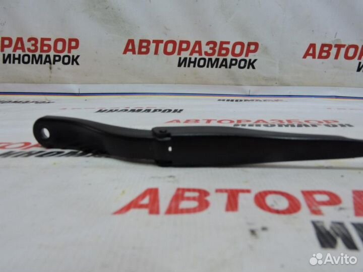 Поводок стеклоочистителя передний правый Renault S