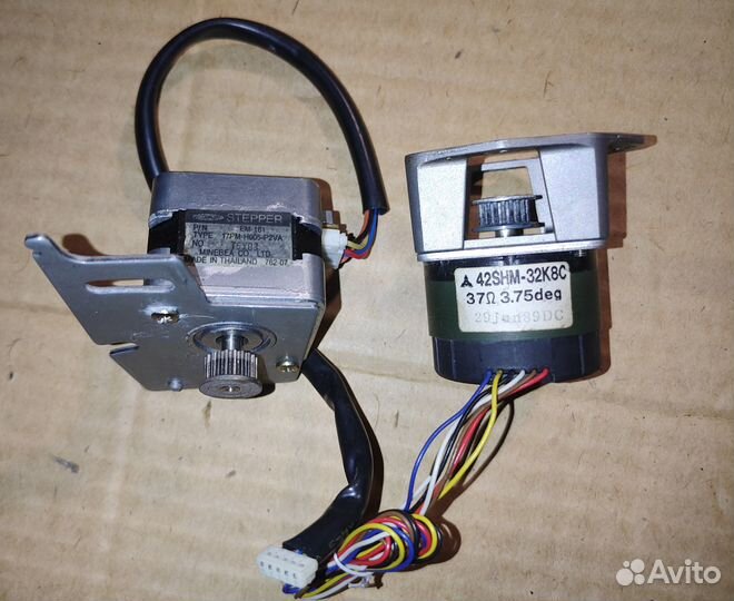 Шаговый двигатель minebea EM-181 / 42SHM-32K8C