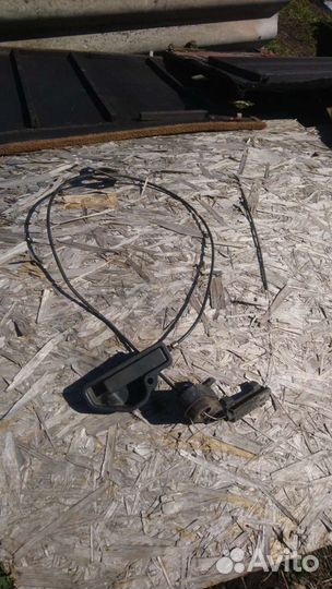 Трос открывания капота на Пежо 605 1994 г.в