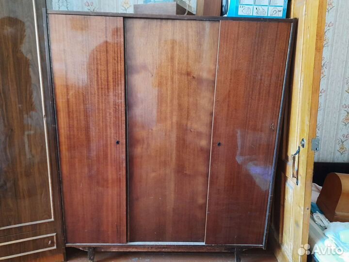 Диван, камод, шкаф