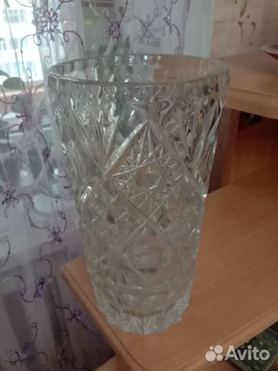 Ваза хрустальная высокая для цветов