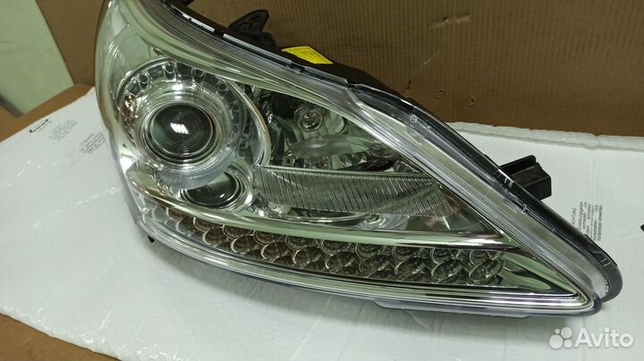 Фара правая Hyundai Equus 921023N030 Б/У