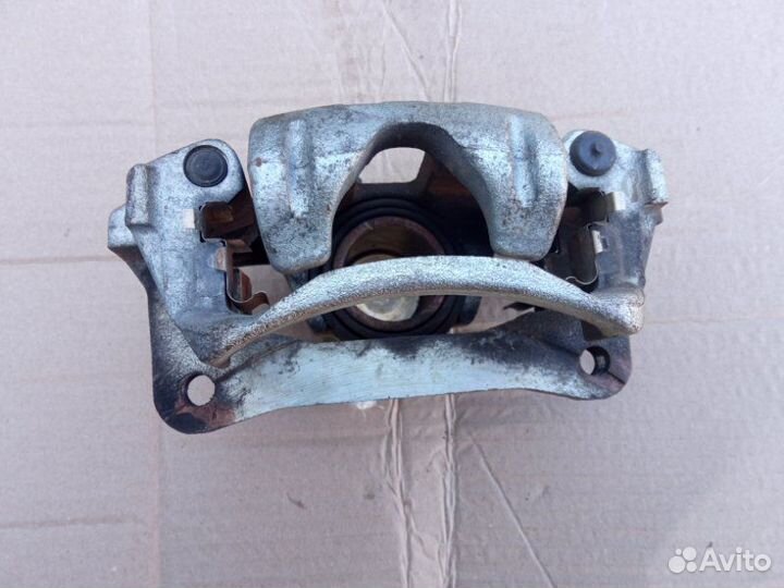 Суппорт задний левый Toyota Land Cruiser Prado