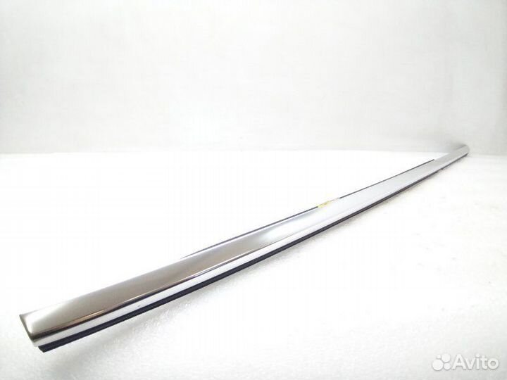 Молдинг двери задний правый Mercedes-Benz