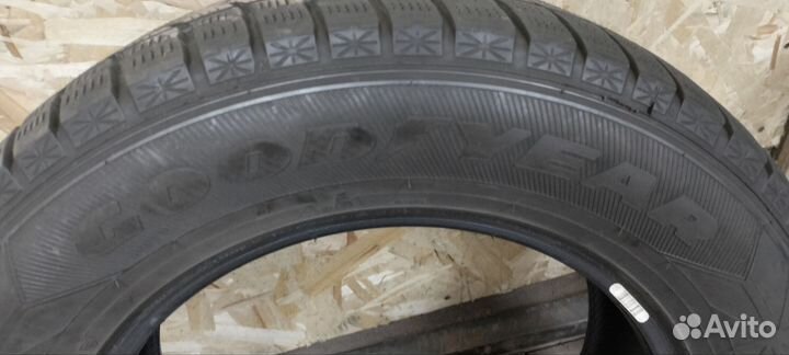 Goodyear Ice Navi SUV 215/65 R16