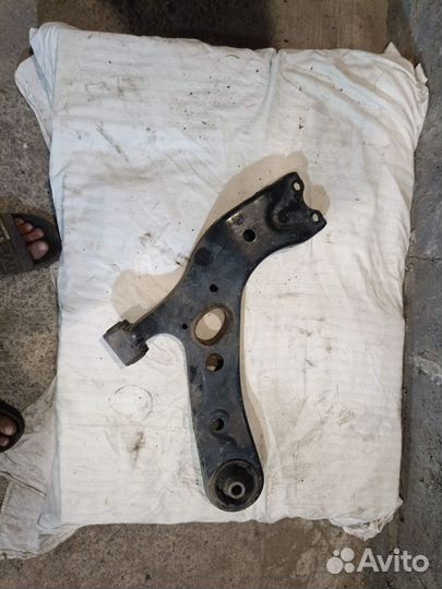 Рычаг передний правый Toyota RAV4 40