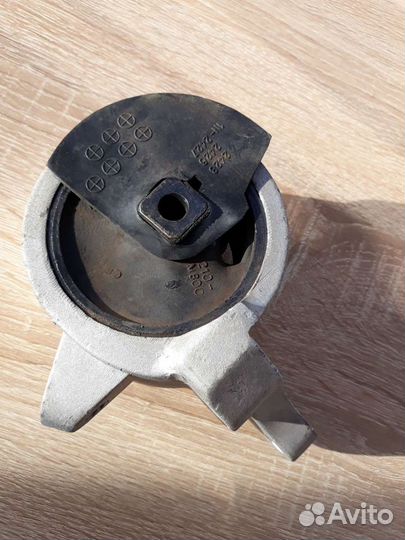 Подушка опора двигателя правая Synny N14, B14