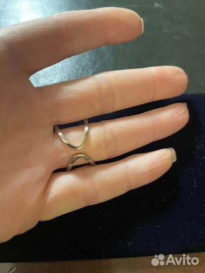 Серебряное кольцо с кристаллами Сваровски