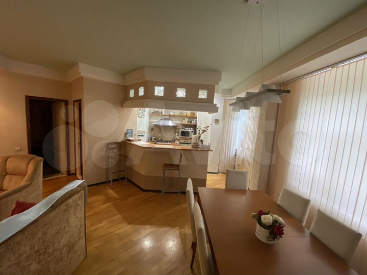 4-к. квартира, 105 м², 1/3 эт.