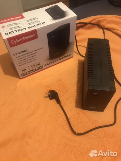 Источник бесперебойного питания (ибп) cyberpower