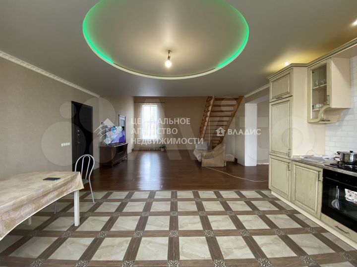 Дом 213,3 м² на участке 30 сот.