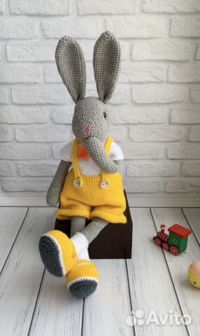 Вязаные игрушки зайчик