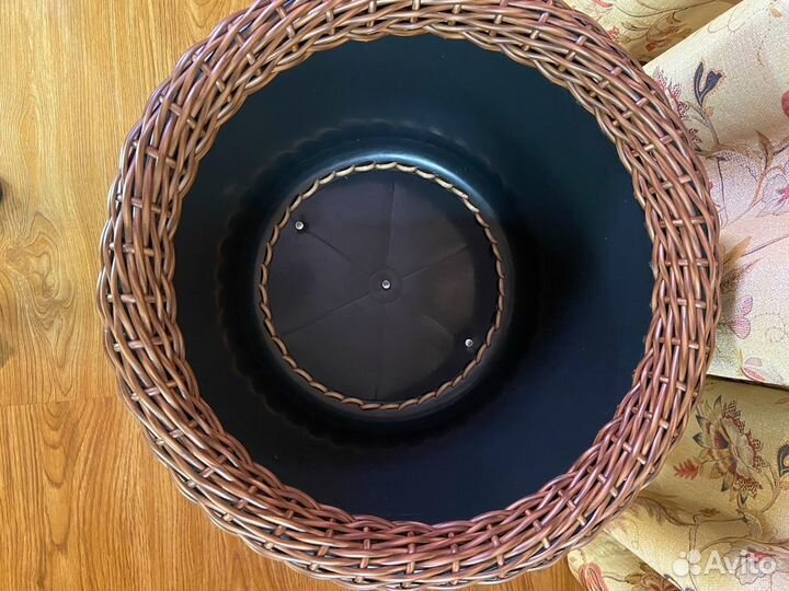 Столик из ротанга