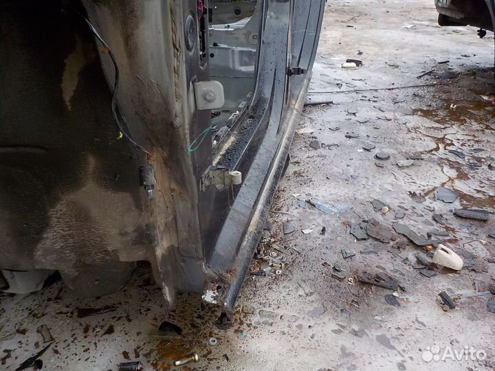 Б/У Порог левый Volkswagen Polo (Sed RUS) 2011