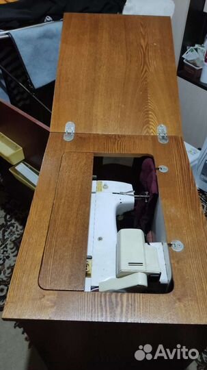 Швейная машина Чайка 142м