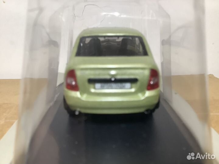 Модель автомобиля LADA kalina 1:43 деа