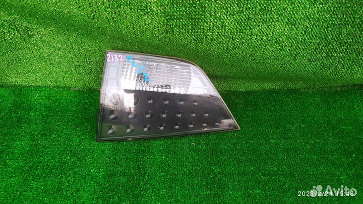 Фонарь правый в крышку mitsubishi outlander xl