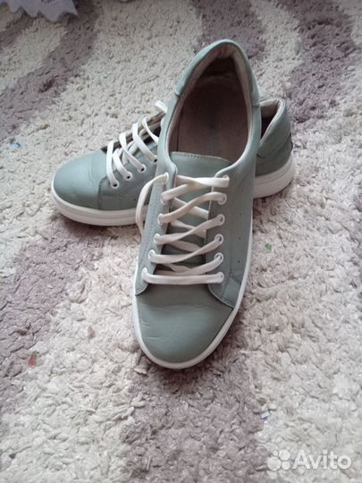 Кроссовки женские
