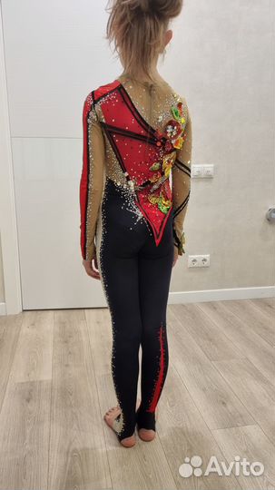 Купальники гимнастические для выступлений, 14 штук