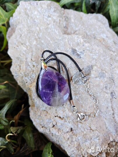 Подвеска с натуральным камнем на нити