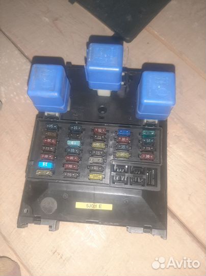 Блок предохранителей салонный Nissan Primera P 11