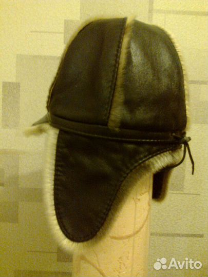 Шапка из натуральной кожи с отделкой из нерпы